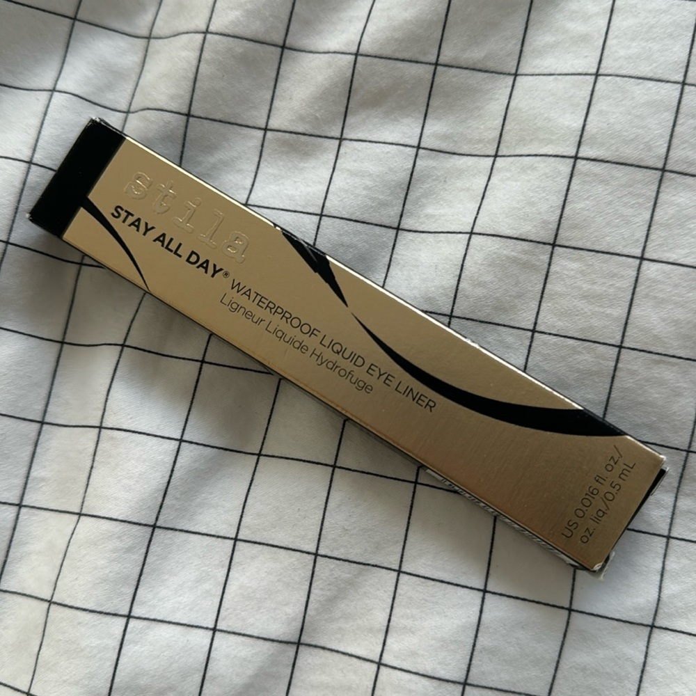 STILA stay all day waterproof liquid eye liner